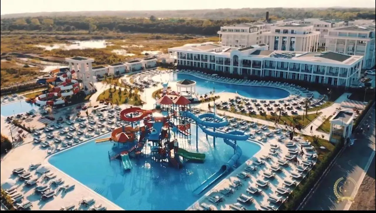 Private 3 Bedrooms Grand Europa Resort Velipojë